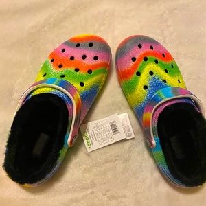 Multiple color lined spray dyed clogs